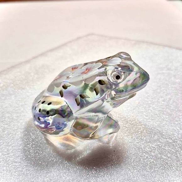 RARE Fenton Glass Frog - Hand-painted White Flowers on Iridescent - GLOWS in UV
